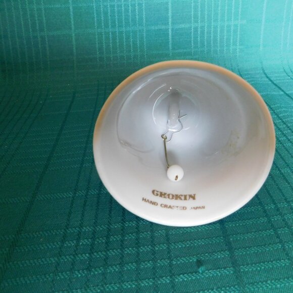 Chokin 5 inch butterflies rust yellow floral bell near mint condition - Picture 4 of 5